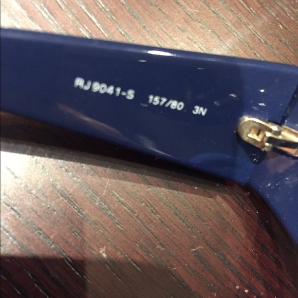 Kids Ray Bans sporty sunglasses - Picture 3 of 5